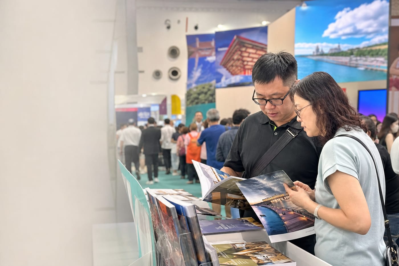 2026 旅展攻略：住宿券、機票、行程怎麼比與全台旅展時間表